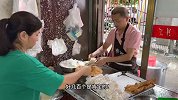 福建仙游特色甜品赤饼，润饼皮包油条，1卷卖3块，师傅日包1000卷