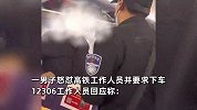 高铁停运2小时男子要下车被劝阻，怒问安全员为何不让下，12306回应