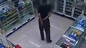 武汉两男子配合盗窃药店 伟哥塞裤裆淡定离开