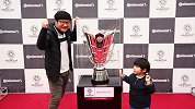 埋下梦想的种子！亚洲杯新奖杯韩国展出 萌娃体验足球快乐