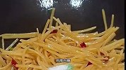 酸辣土豆丝的做法，不焯水的土豆丝更加脆爽，保持了非常好的口感