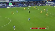 下半场补时第1分钟狼队球员登东克尔盘带突破