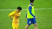 上海德比赛后众生相：杨旭痛哭上港疯狂 佩雷拉稳坐替补席