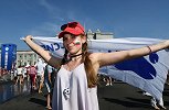 人美球技好！国外小姐姐秀脚法 完爆好多男同胞