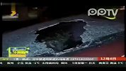 嚣张“奔驰男”警队门口砸奔驰