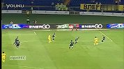 足球-13年-奇迹！两撞门柱再压门线这球居然没进！-花絮