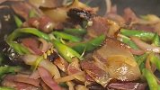 春天最适合就是吃腊肉！想要炒的好吃，这两步不能少！