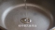 丝瓜炒鸡蛋很多人这一步就做错了，难怪发黑还出汤，大厨教你做