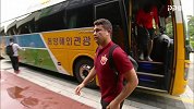 上港抵达球场四外援齐发 佩雷拉：有实力打出精彩的比赛