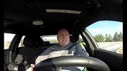 汽车-美国多佛一巡警边开车边跳“Shake It Off”爆红