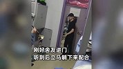 大学生宿舍整活吹唢呐，舍友进门一听立刻躺下：气氛到了助助兴