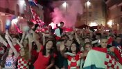 进四强追平历史！ 球迷点燃红色烟火照亮克罗地亚夜空