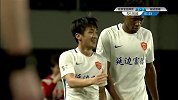 北控后防出现重大失误 崔仁单刀破门戴帽助球队再次超出比分