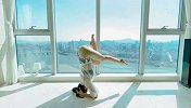 小姐姐窗边美景大秀瑜伽 柔韧身姿体态优美性感双腿