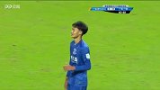 国青小将展现大将之风！ 刘若钒中场强突射门偏出立柱