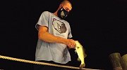 封闭比赛如何解乏？灰熊老干部瓦兰丘纳斯带你体验迪士尼垂钓