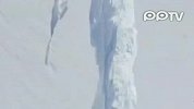南极冰川出现30公里裂缝巨型冰山即将诞生