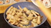 红烧鸡爪像我这样做，一盘都不够吃，软糯脱骨，入口即化