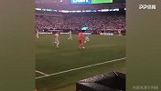 第一视角看贝尔外脚背助攻 踢过球的都知道这处理有多难
