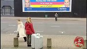 英国街头恶搞：女孩是男的