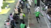 德甲-1415赛季-极端球迷入侵！科隆球迷扰乱赛场惨遭暴打-新闻
