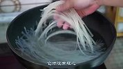 芹菜炒粉条要想好吃入味不成坨，其实做法很简单，看完你就知道了