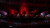魔幻主场！万达大都会酷炫灯光秀 红白光狂闪气氛火爆