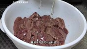 炒猪肝切记不要焯水放料酒，一煸一炒30秒，鲜香滑嫩无腥味