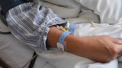 湖北一老人被狗叫声吓死 亲属向狗主人索赔40万