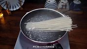 煮面条是冷水下锅还是热水下锅