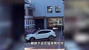 油门当刹车！福建一司机操作不当，5秒撞人两次！