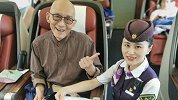 “济公爷爷”现身高铁，列车员请其签字，没想到他却写了一页纸
