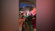 太疯狂！葡萄牙球迷庆祝出线 烟雾缭绕犹如仙境