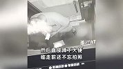 太恶心！男子把ATM取款机当厕所关上门大便，临走还拍照