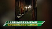 意大利一被封锁小镇居民集体隔空对唱 令网友动容