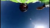 极限-14年-真不要命了！翼装人沙漠乱石堆贴地飞行险坠落-新闻