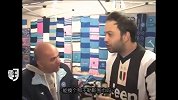 球衣被扒+险些被揍! 1球迷实力作死穿尤文球衣混迹那不勒斯