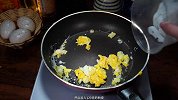 粉皮炒鸡蛋怎么炒好吃又简单，今天分享一道粉皮炒鸡蛋的做法