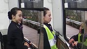 收费站小姐姐受委屈被骂哭 下一秒转头继续微笑服务