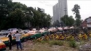 共享电单车被出租车组团“围剿”？ 官方：已约谈涉事出租车公司