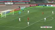 加萨尼横向盘带突施冷箭起脚低射 皮球直奔死角稍稍偏出