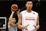 【PP体育在现场】大战一触即发！中国男篮热身孙铭徽带头秀暴扣