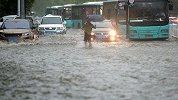 广东珠三角局地雨势猛烈 高温“地盘”再扩大
