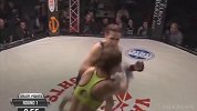 残暴！MMA女子战开场5秒就爆头KO 连续重拳狂轰滥炸