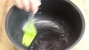 自从知道电饭煲可以做花卷，我家两天就做一锅，咸香松软，真好吃