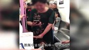 彪悍！6旬大妈地铁“霸座”，将19岁女孩按地上“揪”其头发