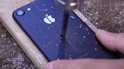 土豪玩家将iPhone7改造成了一只指尖陀螺