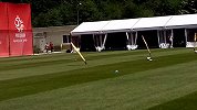 体坛直击波兰恢复性训练 首战失利全队被打懵