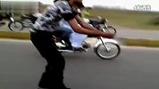 巴基斯坦人民也开挂了：摩托溜冰王