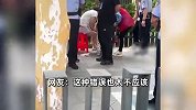 男生中考数学忘涂机读卡，考场外妈妈崩溃大哭：你怎么能忘呢